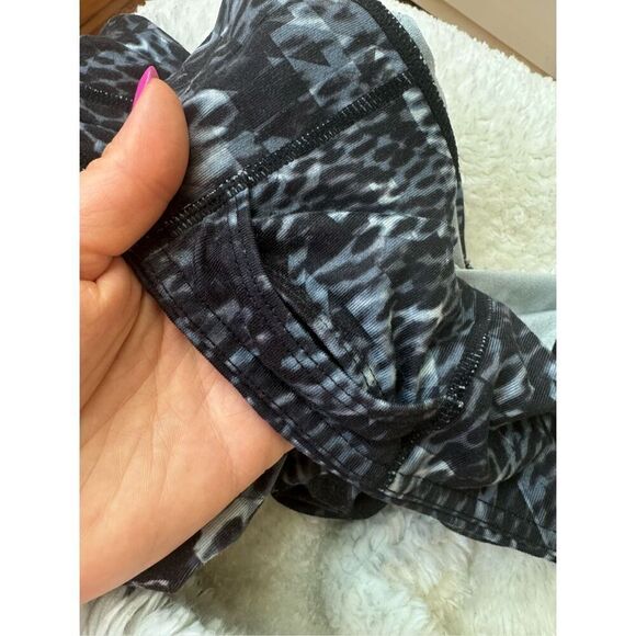 ATHLETA Chaturanga High Rise Black/Gray Cobra Snake Print Leggings size S - Picture 10 of 13